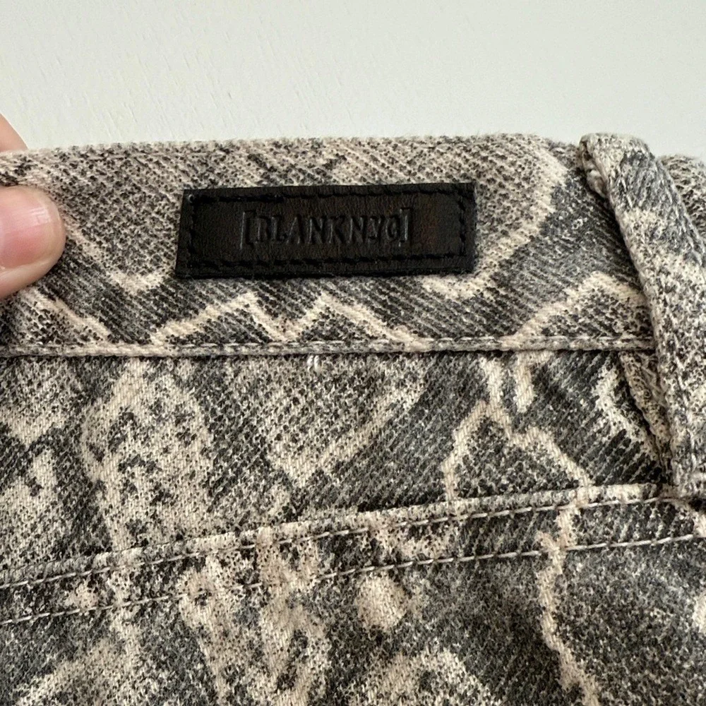 Blank NYC Snakeskin Print Denim Mini‎ Skirt Grey Black 85WK0181 Size 27